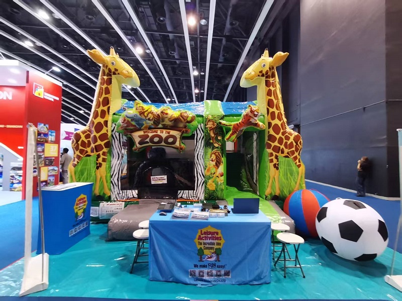 Leisure Activities® přináší zoo na IAAPA EXPO ASIA s úžasným 4m nafukovacím skákacím hradem Leisure Activities® přináší zoo na IAAPA EXPO ASIA s úžasným 4m nafukovacím skákacím hradem
